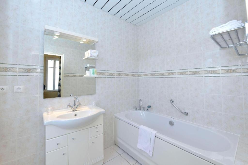 Hotel Castel Jeanson Ay-Champagne Habitación foto